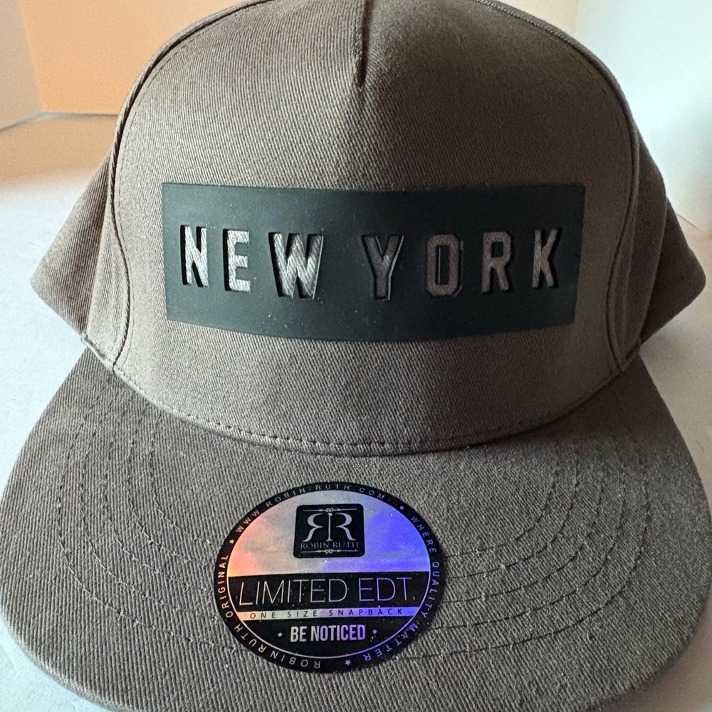Robin Ruth NY SnapBack style Men’s Hat New With Tags
